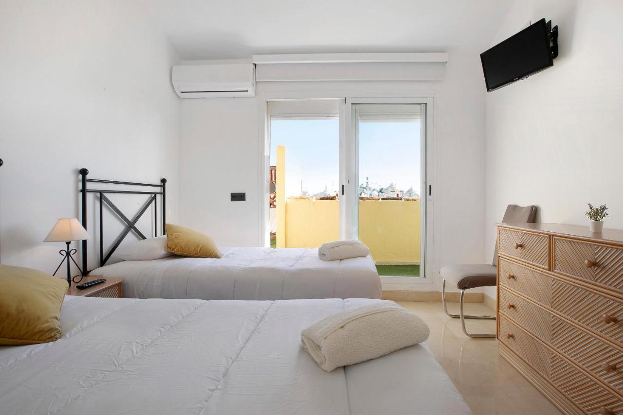Luxury In Puerto Marina Apartman Benalmádena Kültér fotó